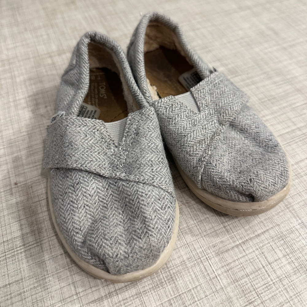 Toddler wool Tom’s